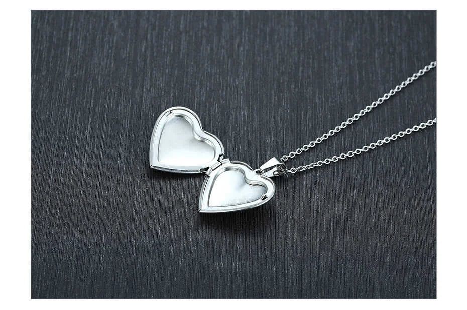 Locking Heart Photo Locket Necklace – Personalized Stainless Steel Pendant for Women & Men