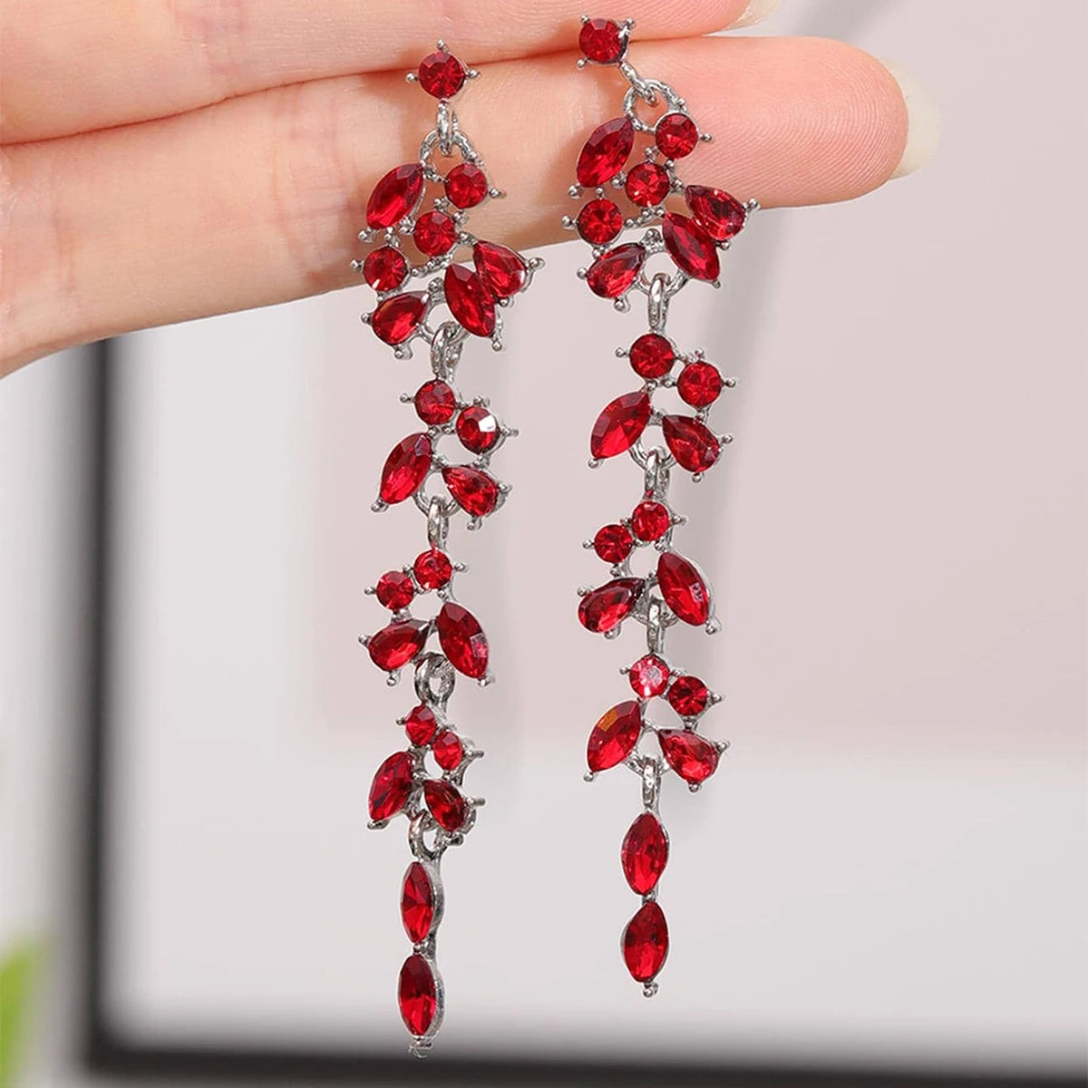 Retro Rose Long Drop Earrings for Women – Diamond Inlaid Romantic Daily Accessories (2PCS)