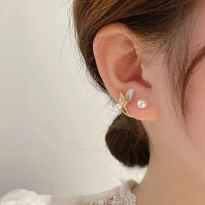 Elegant Gold Heart Pearl Stud Earrings for Women – Korean Fashion 2025 Jewelry