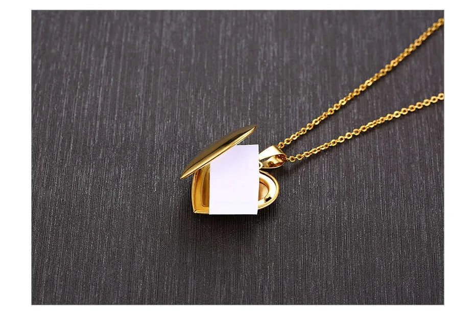 Locking Heart Photo Locket Necklace – Personalized Stainless Steel Pendant for Women & Men