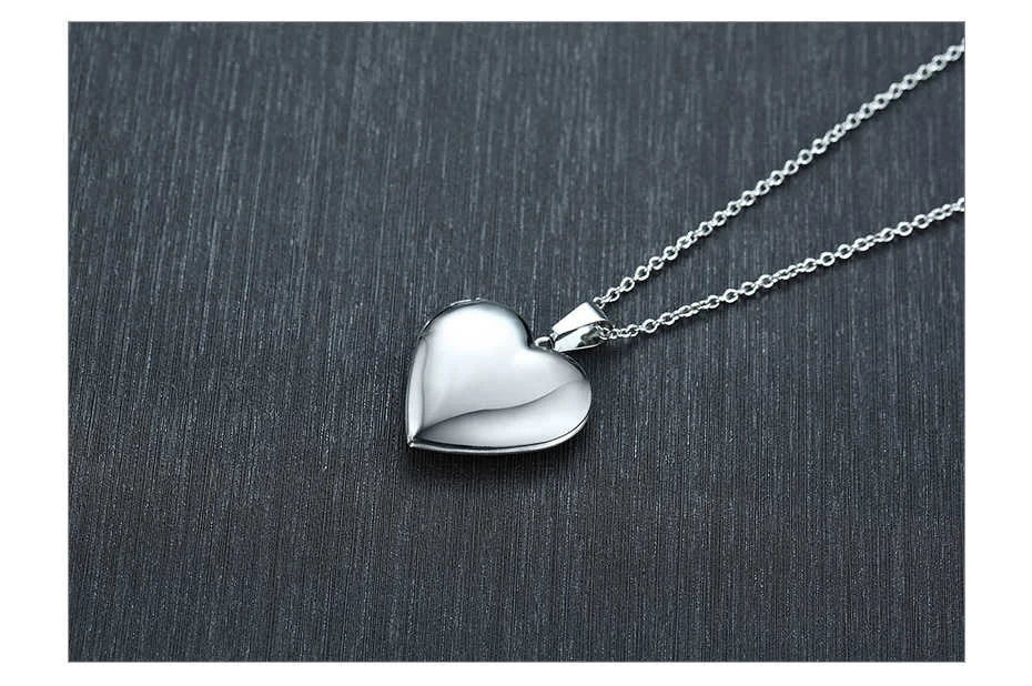 Locking Heart Photo Locket Necklace – Personalized Stainless Steel Pendant for Women & Men