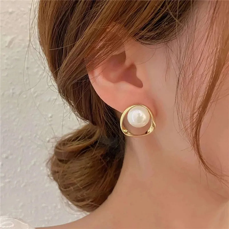 Elegant Gold Heart Pearl Stud Earrings for Women – Korean Fashion 2025 Jewelry